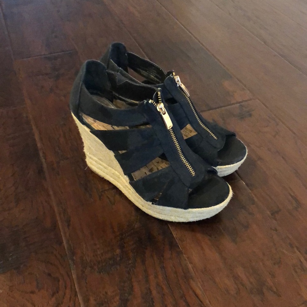 Black Wedges